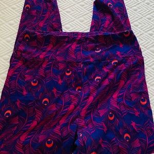 OS peacock leggings